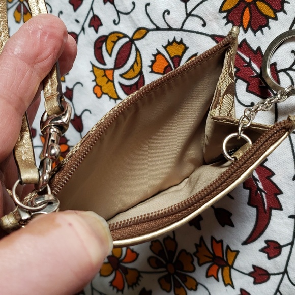 🎉 Host Pick 🎉 COACH Tan Signature Jacquard Key/Card Holder 4"x3" wristlet - Picture 5 of 10